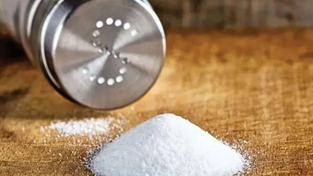 क्या आपके बर्तनों में भी रह जाती है चिकनाई? तो अपनाएं ये किचन टिप्स