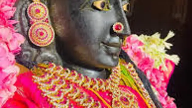 ஆடி வெள்ளிக்கிழமை அம்மனை இப்படி வழிபடுங்கள் கேட்டது அனைத்தும் கிடைக்கும்!!