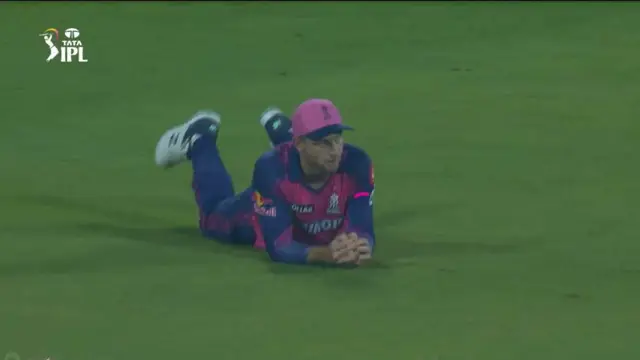 Jos Buttler बने राजस्थान के संकटमोचक, चील की तरह पकड़ा IPL इतिहास का सबसे असंभव कैच, देखें VIDEO