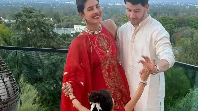 करवा चौथ पर निक जोनस ने प्रियंका चोपड़ा के लिए किया कुछ ऐसा, पति की तारीफ करते नहीं थकीं एक्ट्रेस, बोलीं- मेरे जैसा कोई नहीं!
