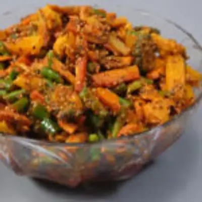 வெஜிடபிள் ஊறுகாய் இப்படி ஒரு தரம் செஞ்சி பாருங்க ஊறுகாயே பிடிக்காதவர்களுக்கு கூட இது இல்லாமல் சாப்பாடு இறங்காது!