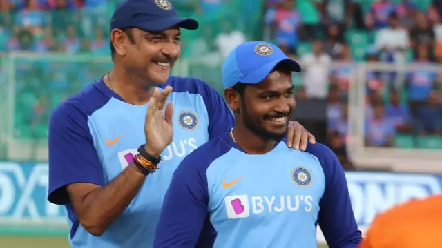 தோனியிடம் இருந்தது சஞ்சு சாம்சனிடமும் இருக்கிறது – இந்திய அணியின் முன்னாள் பயிற்சியாளர் ரவி சாஸ்திரி.