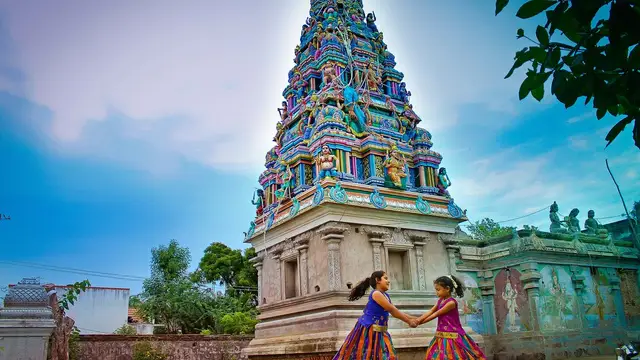 கோவிலுக்கு செல்லும் போது மறந்தும் இந்த செயலை மட்டும் செய்யாதீர்கள்! கோவில் சென்ற பலன் கூட கிடைக்காது!