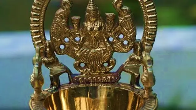 பெண்கள் அவசியம் இதை தெரிந்து கொள்ள வேண்டிய 5 பூஜை அறை குறிப்புகள்!