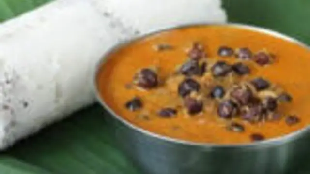 கேரளா பேமஸ் கடலைக்கறி , இது ஆப்பம் புட்டுக்கு  மட்டும் இல்ல வீட்ல எந்த டிபன் செஞ்சாலும் அதுக்கு இந்த கடலை கறி பக்க வான சைடிஷ் ஆக இருக்கும்!!!