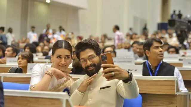 राष्ट्रीय फिल्म पुरस्कार समारोह के बीच Allu Arjun और Kriti Sanon ने पुष्पा का आइकॉनिक सिग्नेचर स्टेप को रीक्रिएट किया;