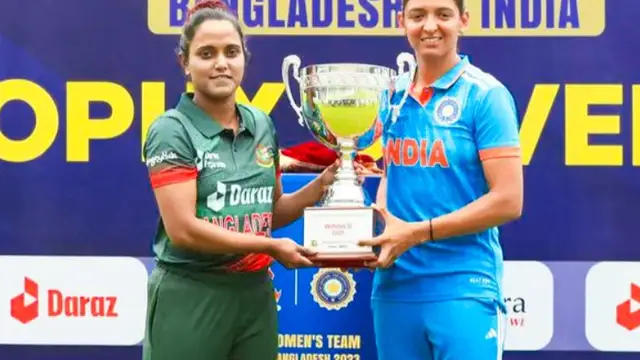 கோபத்தில் ஸ்டெம்புகளை நொறுக்கிய இந்திய மகளீர் அணி கேப்டன். ஏன் அப்படி செய்தார்? அவரே கூறிய விளக்கம்.