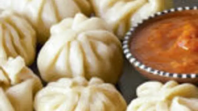 சுவையான பன்னீர் மோமோஸ் கடைகளில் வாங்காமல் இனிமேல் வீட்டிலேயே இந்த மாதிரி செஞ்சு பாருங்க!!