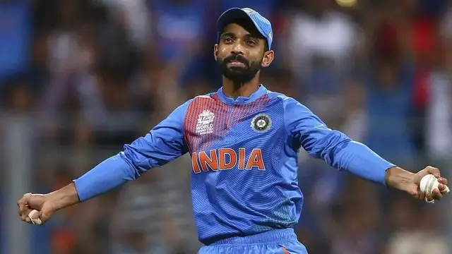 அப்போது பிடிக்கவில்லை இப்போ பிடிக்கிறதா? ரஹானே விஷியத்தில் தோனியை விமர்சித்த அதிரடி மன்னன் வீரேந்திர சேவாக்.