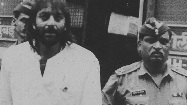 1993 में संजय दत्त को हथकड़ी लगाते देख छलक पड़े थे सुनील दत्त के आंसू, बेटे की हालत देख लगा था गहरा सदमा