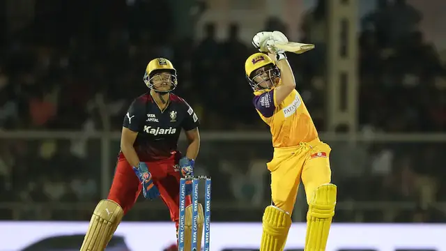 “नाम बड़े और दर्शन छोटे…!” लगातार चौथी हार से बौखलाए RCB के फैंस, सोशल मीडिया पर लगाई टीम की क्लास