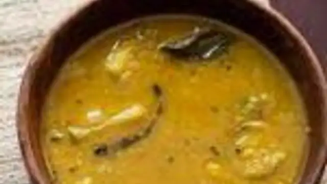 இட்லி, பொங்கல், தோசைக்கு மட்டும் இல்ல சாதத்துக்கு கூட கத்திரிக்காய் இட்லி சாம்பார்  இப்படி செய்து பாருங்க!