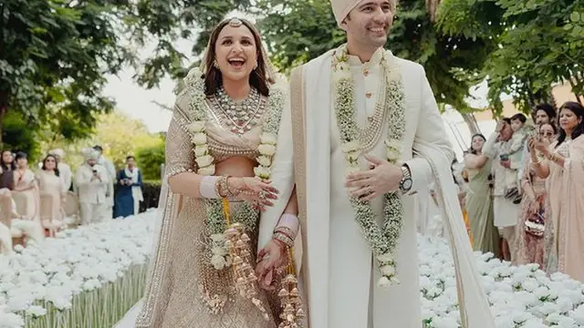 Exclusive: शादी के बाद हनीमून की अटकलों के बीच मालदीव पहुंची Parineeti Chopra, लिखा – ‘ये मेरा हनीमून नहीं है’, देखें Photos