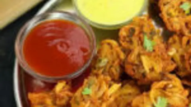 உருளைக்கிழங்கு கேரட் பக்கோடா இந்த மாதிரி ஒரு தடவை சிம்பிளா குழந்தைகளுக்கு செஞ்சு கொடுங்க!!