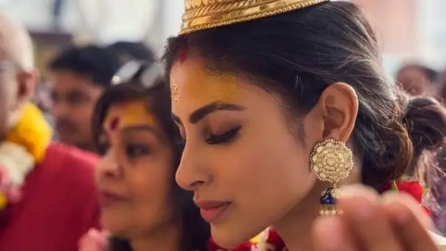 Mouni Roy ने अलग अंदाज में किया पति Suraj Nambiar को विश, सात वचनों के साथ मनाया शादी की पहली सालगिरह
