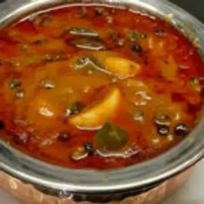 மணத்தக்காளி வற்றல் வைத்து அருமையான  ஒரு பூண்டு மணத்தக்காளி குழம்பு இப்படி ட்ரை பன்னி பாருங்க!