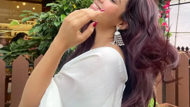 TV Actress: कम उम्र में ही मशहूर हो गई थीं ये टीवी एक्ट्रेस, आज कर रही हैं करोड़ों दिलों पर राज