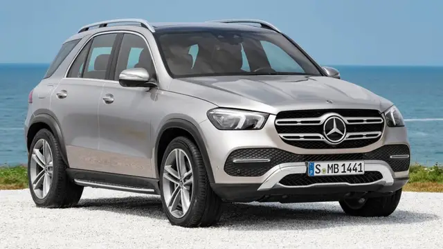 Rupali Ganguly ने खरीदी Mercedes-Benz GLE 300D, पति से कहा–”सपने देखने का साहस देने के लिए शुक्रिया”