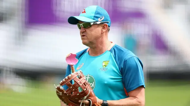 “4 சீசனில் 3 முறை பிளே ஆஃப் சென்றோம்” ஏமாற்றமாக இருக்கிறது – RCB அணியில் இருந்து நீக்கப்பட்டது குறித்து மைக் ஹெசன்.