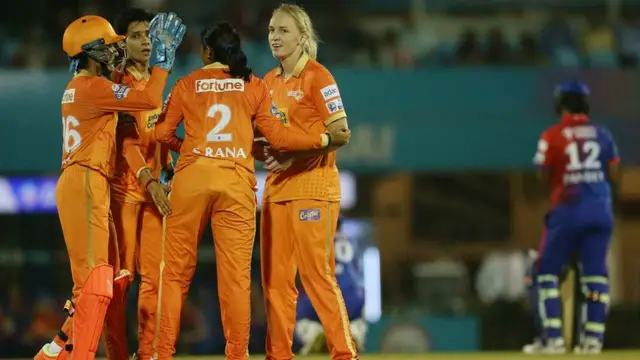 WPL 2023: हार के बाद दिल्ली कैपिटल्स ने छिपाया मुंह, तो जीत की खुशी से झूम उठी गुजरात जायंट्स की टीम, वायरल हुआ वीडियो