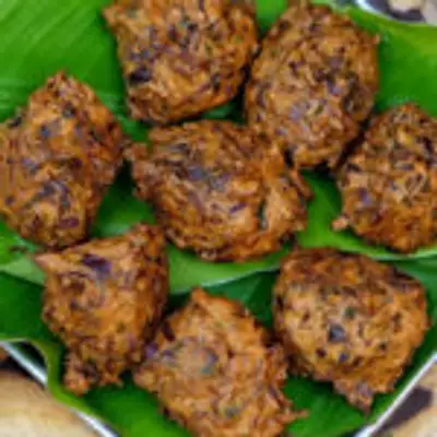 ருசியான டீக்கடை கீரை உளுந்து போண்டா இப்படி செய்து பாருங்க! அதன் ரகசியம் இது தான்!