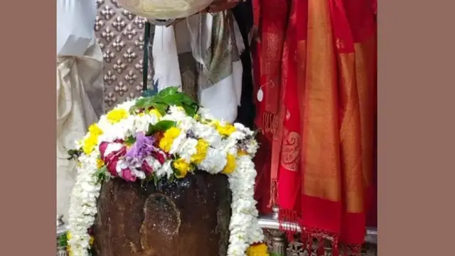टेलीविजन दुनिया की इस संस्कारी बहु ने किए महाकाल के दर्शन, लाल साड़ी में दिखी खूबसूरत