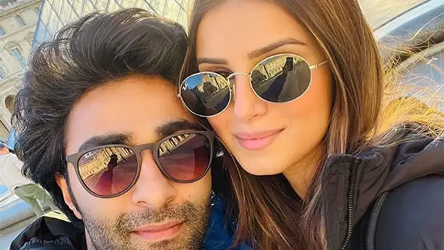 Tara Sutaria Breakup: ब्रेकअप के बाद तारा गईं डिनर डेट पर, आदर जैन नहीं तो कौन है वो शख्स?