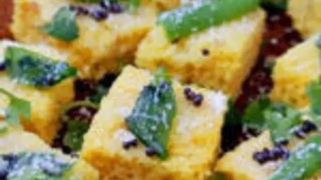 பிரபலமான குஜராத்தி ரெசிபி கமன் டோக்ளா இப்படி செய்து பாருங்க! இதன் ருசி அபாரமாக இருக்கும்!
