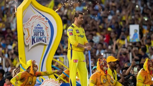 தோனி 15 ஆண்டுகள் விளையாடி விட்டார். இன்னமும் அவரை பற்றி நாம் ஏன் பேசுகிறோம் – தோனியின் ஓய்வு குறித்த பேசிய கபில் தேவ்.