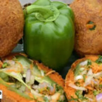 சுவையான குடைமிளகாய் போண்டா செய்வது எப்படி ?