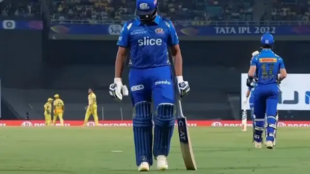 ரோஹித் ஷர்மா தன்னுடனேயே போராடிக் கொண்டு இருக்கிறார் – சேவாக்.