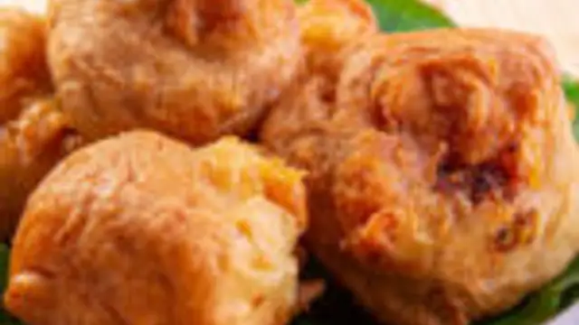 மாலை நேரம் ஸ்நாக்ஸாக சாப்பிட ருசியான உருளைக்கிழங்குல மெது வடை இப்படி செஞ்சி பாருங்க!