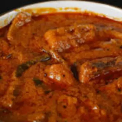 மணமணக்கும் வாழைக்காய் குழம்பு செய்வது எப்படி ?