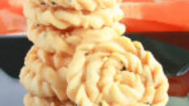பாரம்பரிய சுவை மிகுந்த காரைக்குடி கை முறுக்கு இப்படி செஞ்சி பாருங்க!