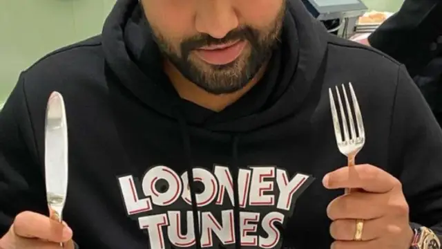 जल्दी आउट होने के बाद Rohit Sharma ने कर दी शर्मनाक हरकत, टीम इंडिया को संकट में छोड़ लूट रहे थे मजे, सोशल मीडिया पर फैंस ने लगा दी क्लास