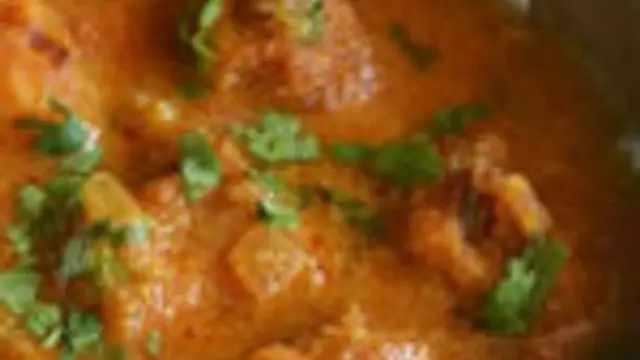 வித்தியாசமா ஒரு தடவை இந்த பக்கோடா குழம்பு செஞ்சு சாப்பிட்டு பாருங்க!!