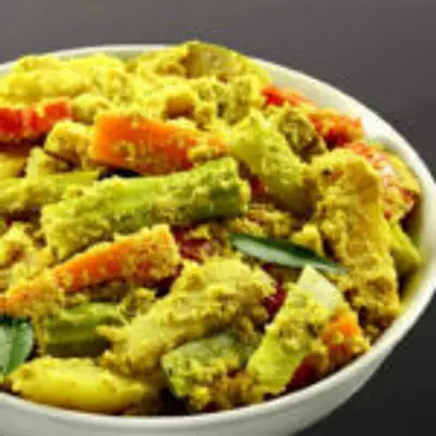 கேரளா ஸ்டைல் அவியல் கூட்டு இப்படி செஞ்சி பாருங்க! சுட சுட சோறுடன் சாப்பிட ருசியாக இருக்கும்!