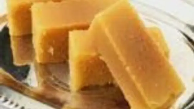தித்திக்கும் சுவையில் மைசூர் பாகு இனி இப்படி செய்து பாருங்க! வாயில் வைத்தவுடன் கரையும்!