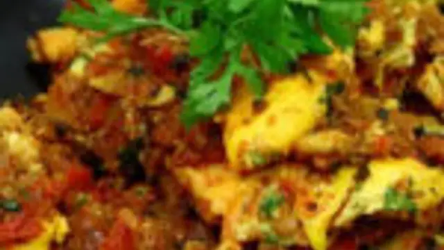 ஆம்லேட் பெப்பர் ஃப்ரை ரெசிபி இந்த மாதிரி ஒரு தடவை சப்பாத்திக்கு செஞ்சு பாருங்க!!