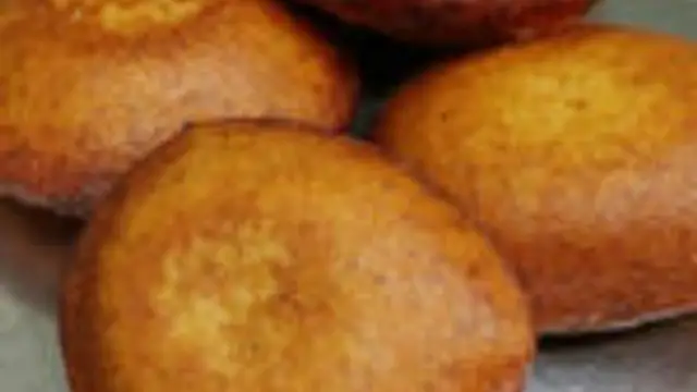 மாலை நேர ஸ்நாக்ஸ் ஆக சாப்பிட இந்த டீக்கடை இனிப்பு போண்டாவை இப்படி செய்து கொடுத்து அசத்துங்கள்!
