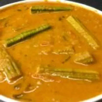 மதிய உணவுக்கு ருசியான முருங்கை கறி குழம்பு இப்படி செய்து பாருங்கள்!