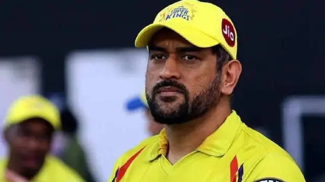 விளம்பர விதிமுறையை மீறியதாக தோனியின் மீது புகார். பரபரப்பை ஏற்படுத்தியுள்ள விவகாரம்.