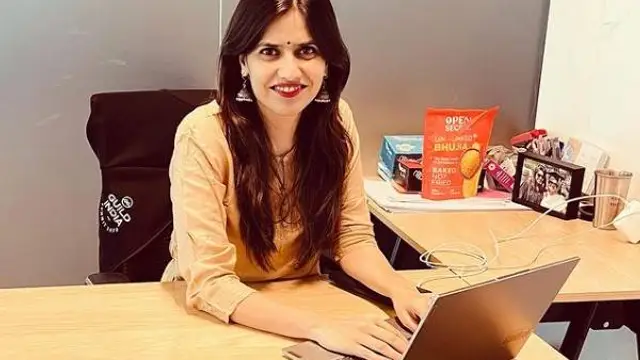अमेरिका में लाखों की नौकरी को छोड़ लौटी भारत! बेची भुजिया, आज बना दी 100 करोड़ की कंपनी