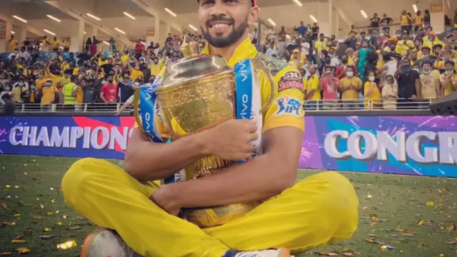 ஜடேஜாவும் கிடையாது மொயின் அலியும் கிடையாது – அணியின் மற்றொரு பௌலரை பாராட்டி பேசிய தோனி