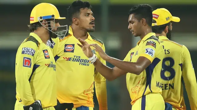 தோனி அடுத்த ஐபிஎல் போட்டியில் எனக்கு இந்த விஷயத்தை செய்வதாக கூறினார் – தோனியின் புகழ்பாடும் மஹீஷ் தீக்ஷனா