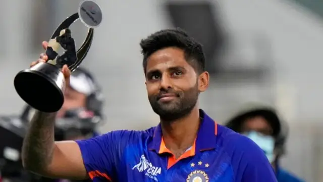 “अगर यह 50/4 है, तो आप अंदर नहीं आ सकते, बल्लेबाजी शुरू करो; लेकिन अगर यह 150/2′ है- सूर्यकुमार यादव अपने गेम प्लान के बारे में बात करते हैंसूर्यकुमार ने कहा कि उन्होंने मैच से एक दिन पहले विरोधि खिलाड़ियोंका वीडियो भी देखा।