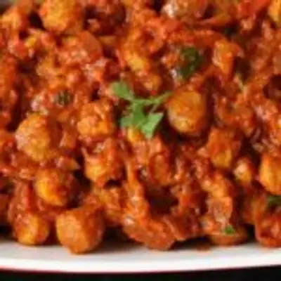 மதிய உணவுக்கு  ருசியான சோயா கிரேவி இப்படி ட்ரை பணாணி பாருங்க!  அஹா இதன் சுவையே தனி தான்!