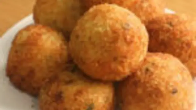 மாலை நேரத்தில் சுடசுட சாப்பிட இந்த மாதிரி உருளைக்கிழங்கு முட்டை பால்ஸ் இப்படி ஒரு முறை செய்து பாருங்கள்!!
