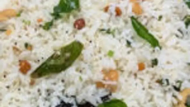 மதிய உணவுக்கு சுட சுட அப்பள சாதம் இப்படி செய்து பாருங்க! அஹா இதன் சுவையே தனி!