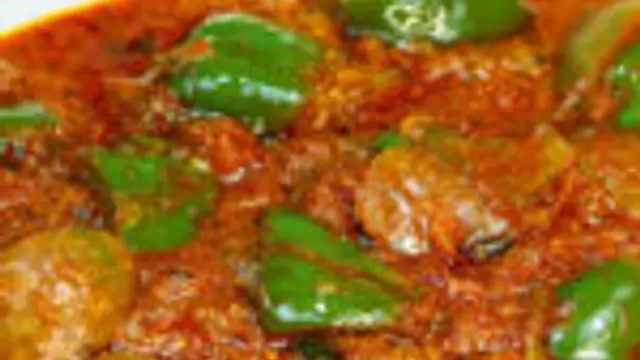 சப்பாத்தி, பூரிக்கு ஏற்ற உருளைக்கிழங்கு குடைமிளகாய்  கிரேவி இப்படி ஒரு முறை செஞ்சி பாருங்க!